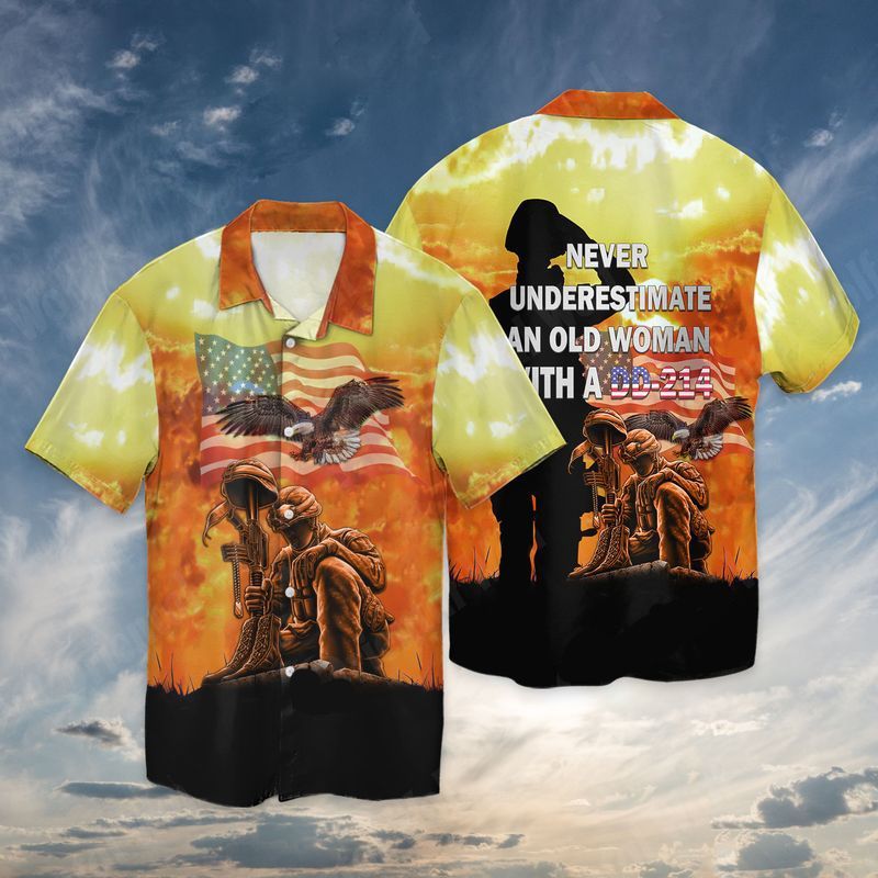 Memorial Day 4th Of July Independence Day Never Underestimate An Old Woman With A DD 124 Graphic Print Short Sleeve