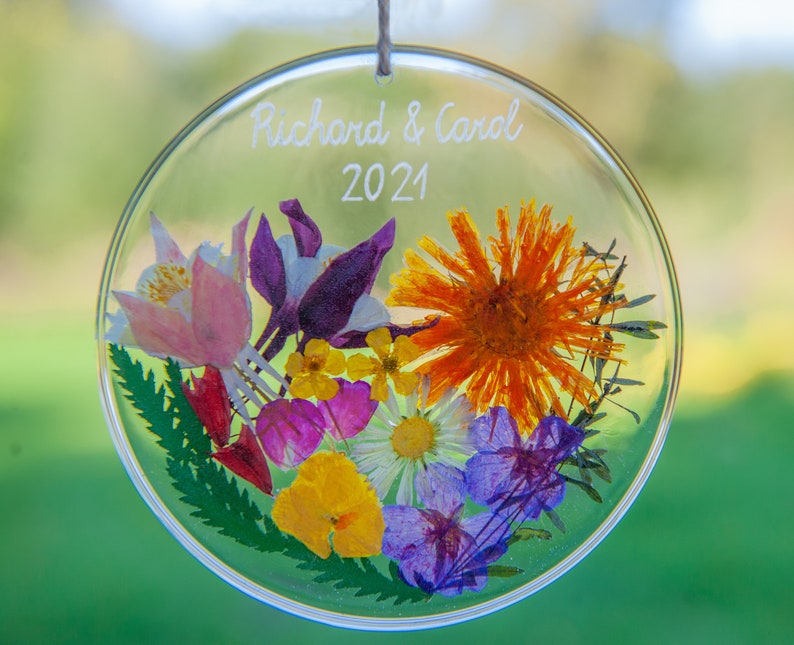Wedding Gift Flower Suncatcher Personalized With Engraved Custom Names, Anniversary Gift For Parents Gift For Couple Flower Ornament Etched