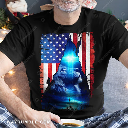 Us flag, Lion of Judah, The great Lion, Beautiful Cross on the sky - Jesus Apparel