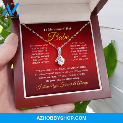 Smokin' Hot Babe - Alluring Beauty Necklace