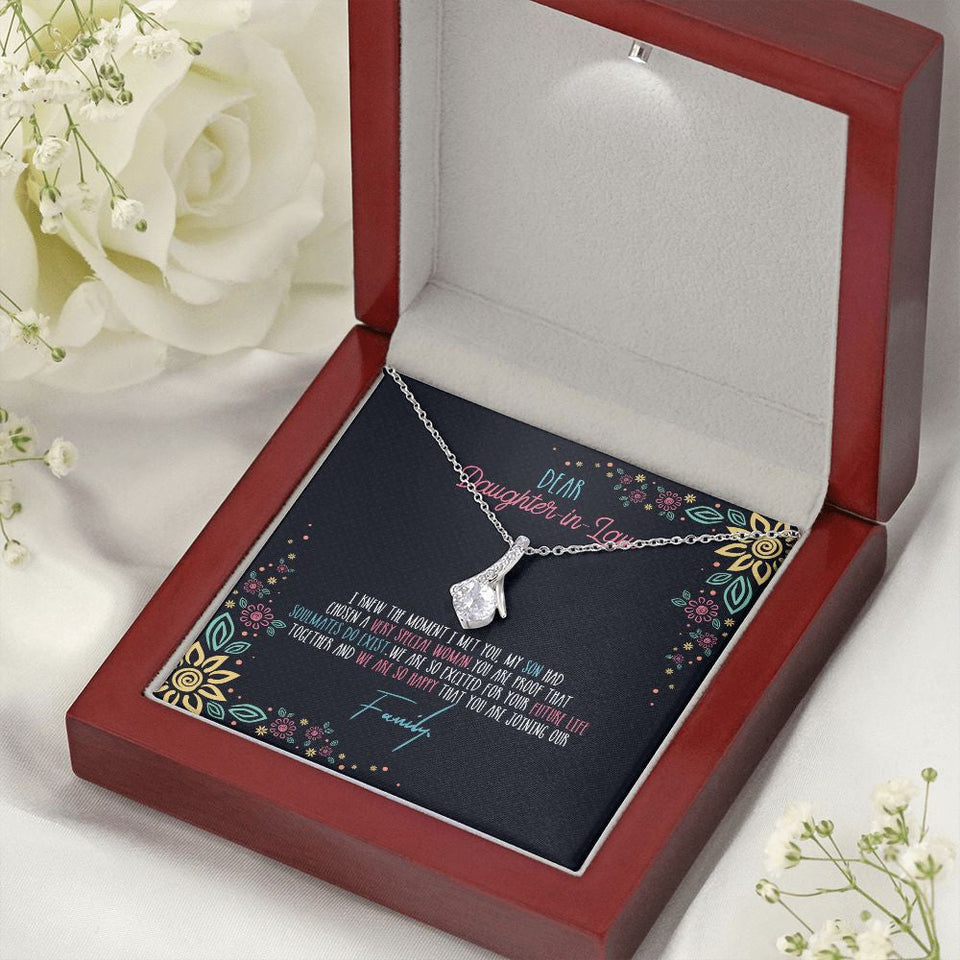 "Soulmates Do Exist" Daughter In Law Necklace Gift From Mother-In-Law Father-In-Law Alluring Beauty Pendant Jewelry Box Birthday Christmas Thanksgiving New Year