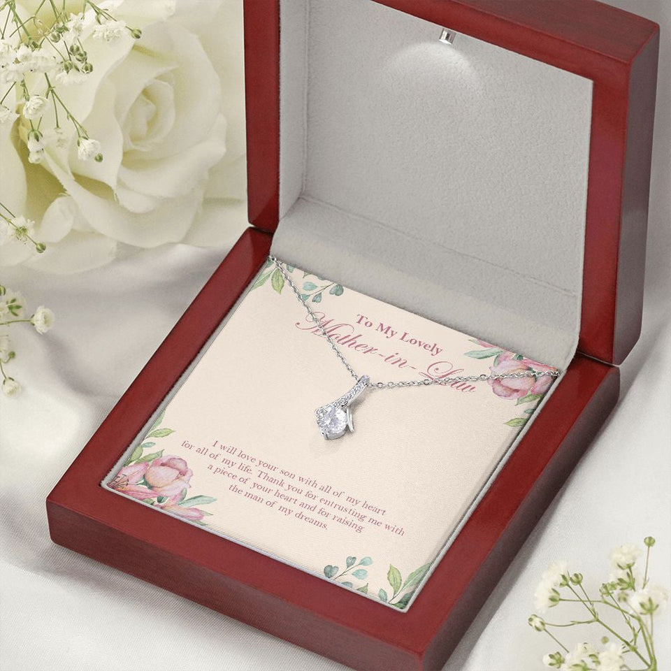 "Raised The Man Of My Dreams" Lovely Mother In Law Wedding Necklace Gift From Bride Daughter-In-Law Alluring Beauty Pendant Jewelry Box