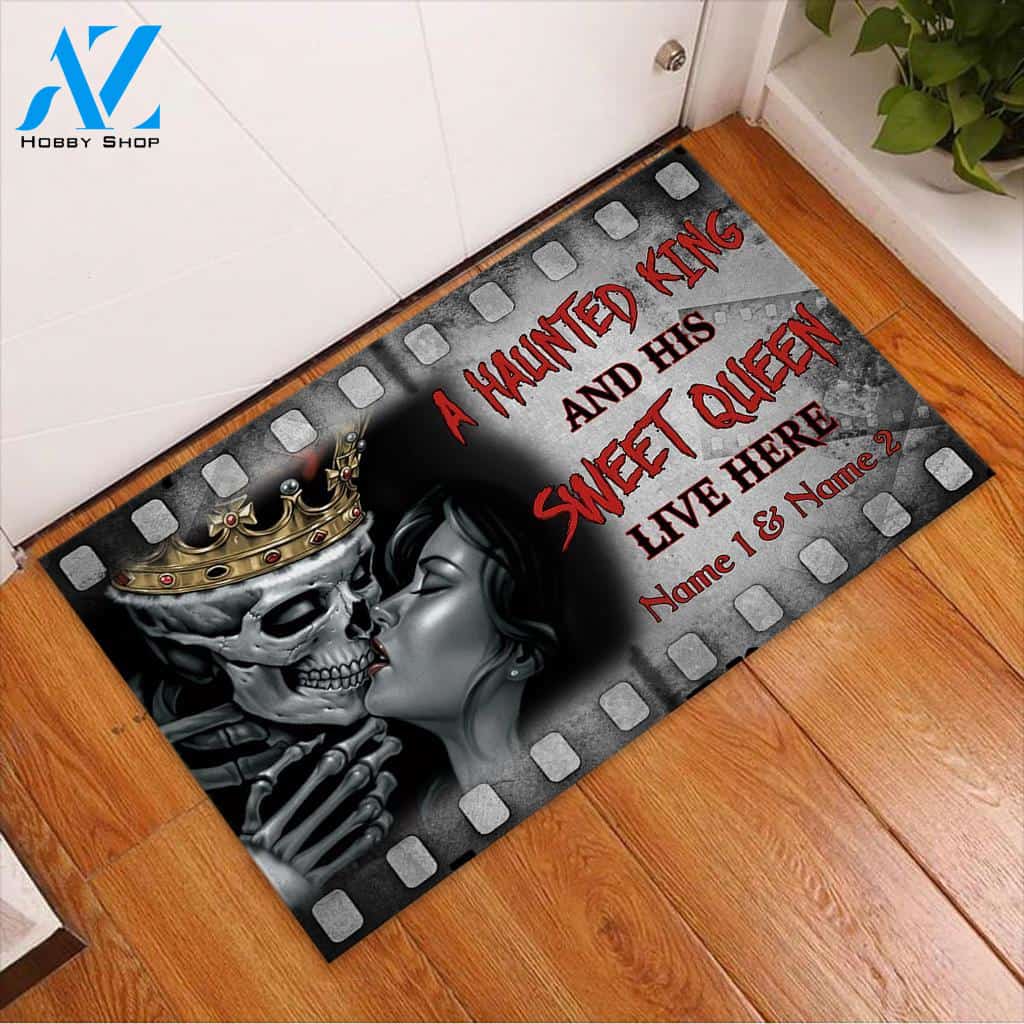 A Haunted King And His Sweet Queen - Skull Personalized Doormat