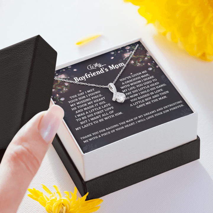 To My Boyfriend's Mom Necklace Gift The day I met your son I found my missing piece Alluring Beauty Necklace LX345F