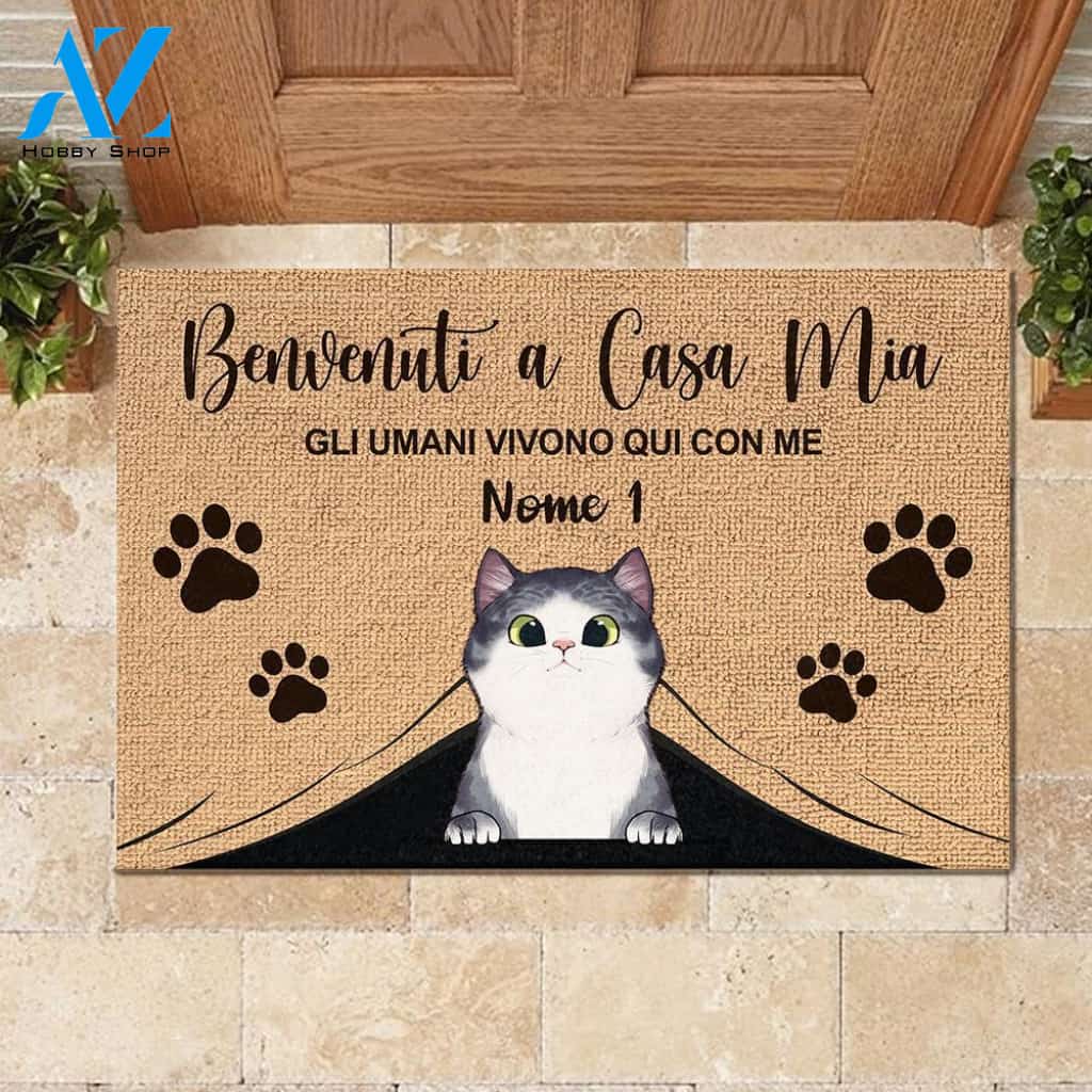 Benvenuti A La Nostra Casa - Funny Personalized Cat Doormat 