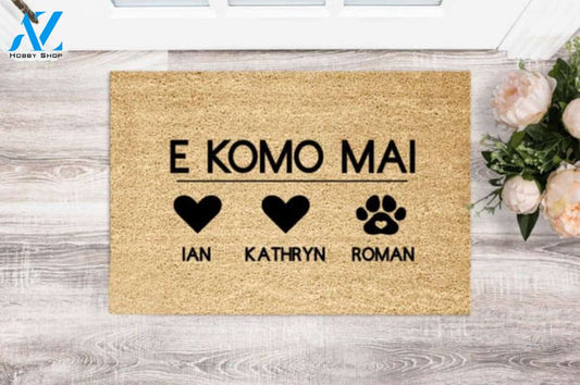 Custom Family & Pet Name Welcome Mat, Custom Names Doormat, Welcome Mat, Housewarming Gift, Pet Lover Gift, New Home Closing Gift