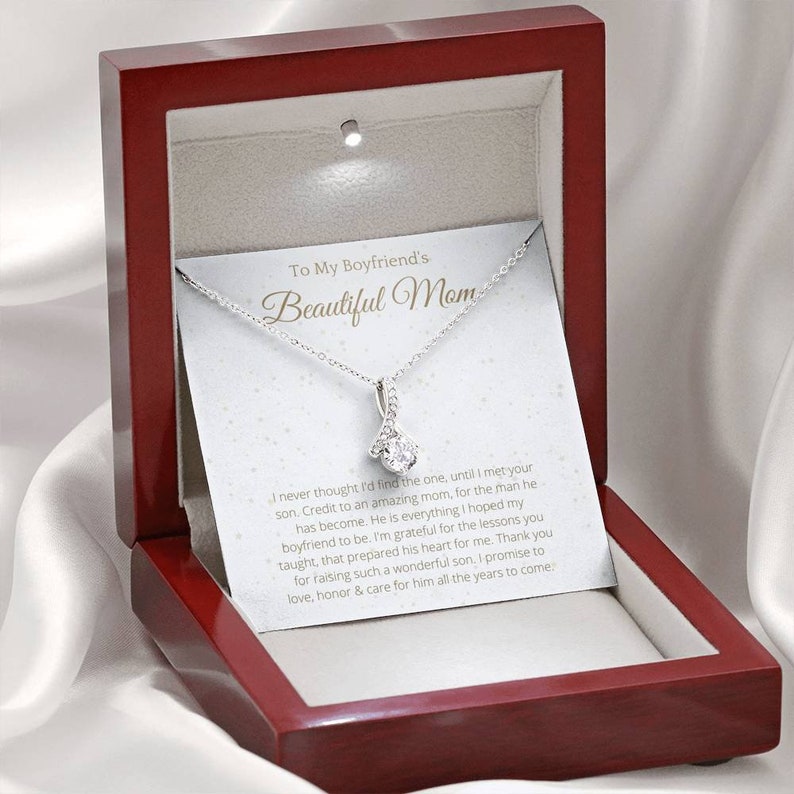 To My Boyfriend's Beautiful Mom Necklace Gift - I never thought I'd find the one, until I met your son Alluring Beauty Necklace LX335B