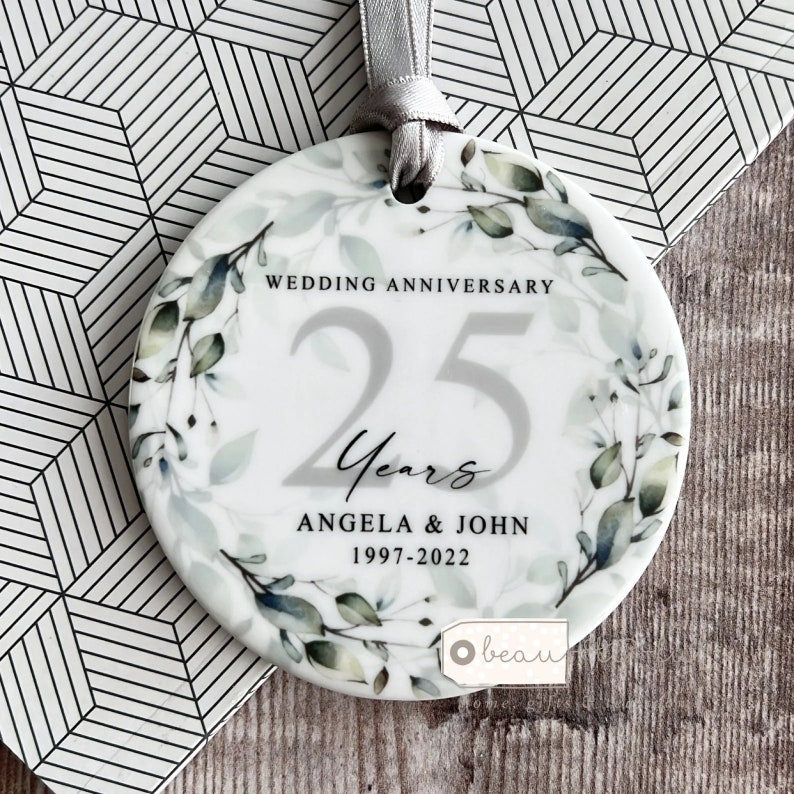 Personalised Wedding Anniversary Gift Silver Golden Diamond Mr & Mrs 25Th 50Th 5Th 1St Ceramic Or Acrylic Round Decoration Ornament Keepsake