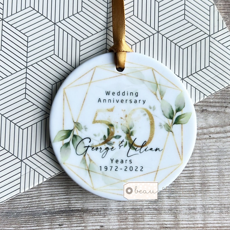 Personalised Wedding Anniversary Names Mr & Mrs 25Th 50Th 1St 40Th 35Th Greenery Ceramic Round Decoration Ornament Keepsake