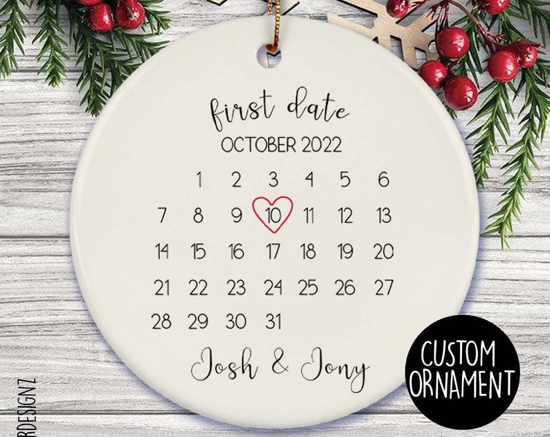 First Date Calendar Ornament, First Christmas Together Ornament, New Couple Gift, First Anniversary Gift, Long Distance Relationship Gifts