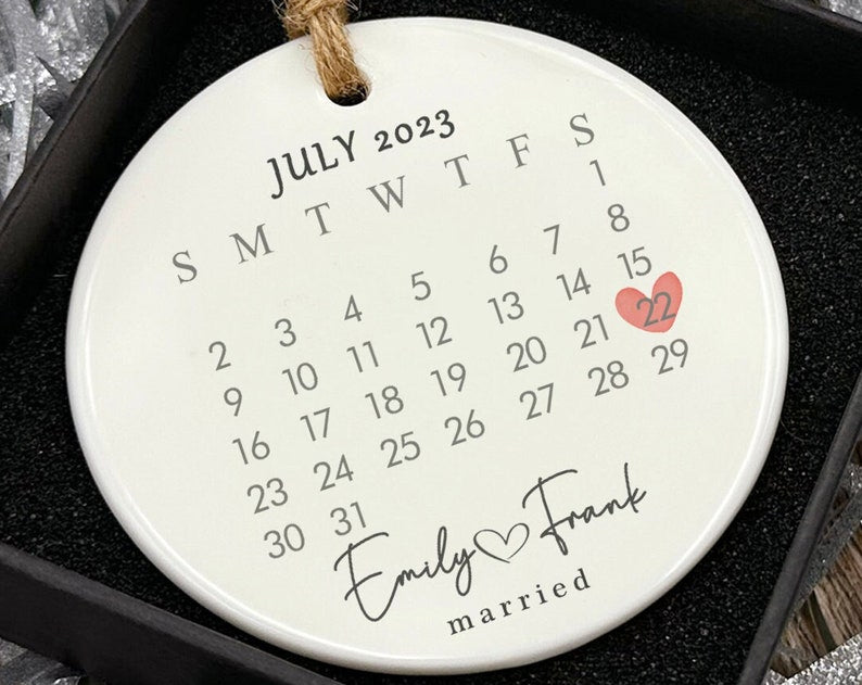 Wedding Date Ornament, Couple Gift Wedding Gift, Married Ornament, Newlywed Gift, Calendar Ornaments, Anniversary Gift, The Day We Married