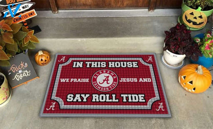 In this house we praise Jesus and say RT doormat- BBS