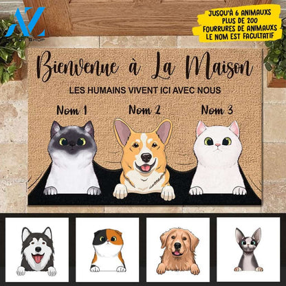 Les humains vivent ici avec nous French - Funny Personalized Pet Doormat | WELCOME MAT | HOUSE WARMING GIFT