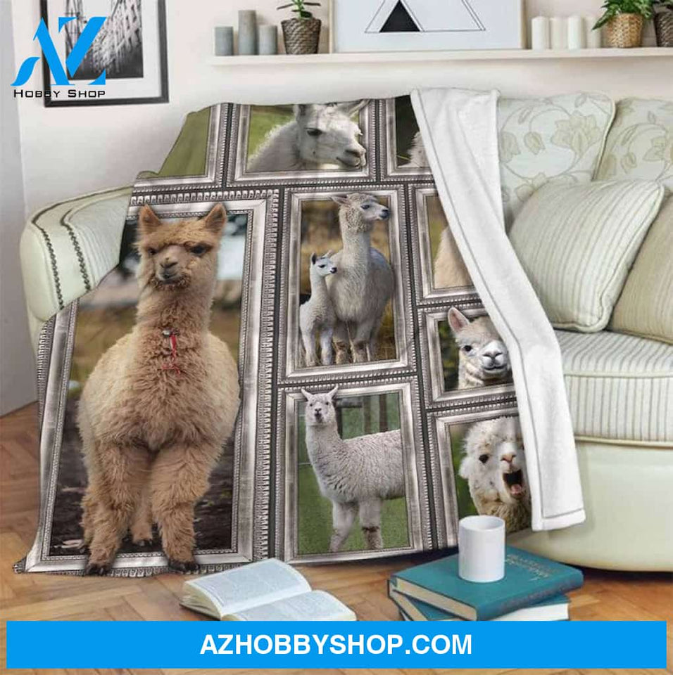 Llama Blanket, Llama In The Field Blanket, Fleece Blanket Lightweight Soft, Blanket Gift for Your Love One, Birthday Gift Home Decor Bedding Couch Sofa Soft and Comfy Cozy