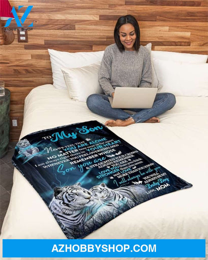 Never Feel That U Are Alone Tiger Mom To Son Fleece Blanket Gift For Son