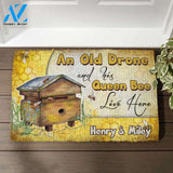 Old drone & his queen bee Doormat Full Printing ntk-dvn002 | Welcome Mat | House Warming Gift