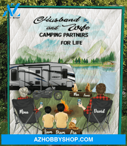 Personalized camping quilt blanket gift idea for the whole family - Parents with kids & cats full option