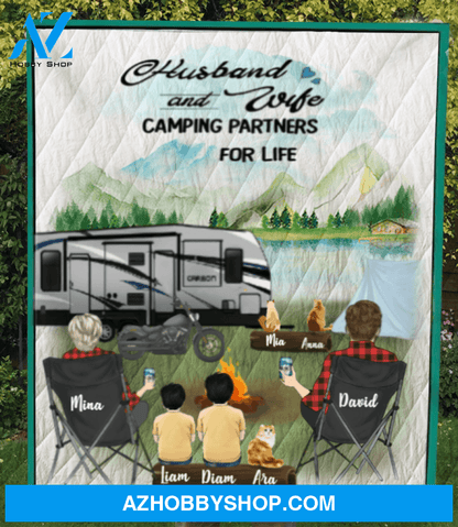Personalized camping blanket gift idea for the whole family, cat lovers - Parents with 2 Kids & 3 Cats Quilt Blanket