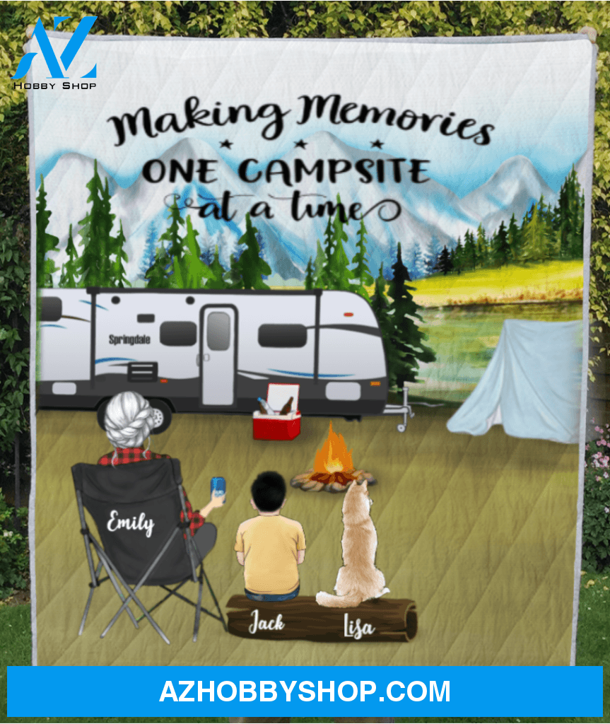 Personalized gift for single mom - Mom with 1 kid and 1 pet mountain camping quilt blanket - Making Memories One Campsite At A Time
