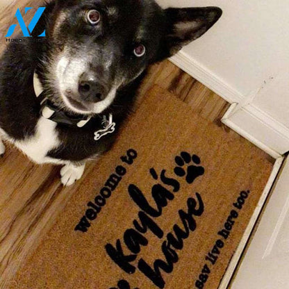 Gosszy - Personalized Welcome To Dogs House Pawprints Doormat, Dog Name Doormat, New Home Gift, Dog Lover Gift