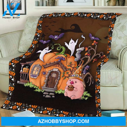 Pig Pumkin House Pig Lover Fleece Blanket, Gift For Pig Lovers On Halloween Gift For Friend Family Home Decor Bedding Couch Sofa Soft and Comfy Cozy