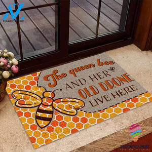 The Queen Bee And Her Old Drone Live Here Personalized Welcome Doormat NHD