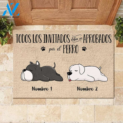 Todos los invitados deben ser aprobados por el perro Spanish - Funny Personalized Dog Doormat 
