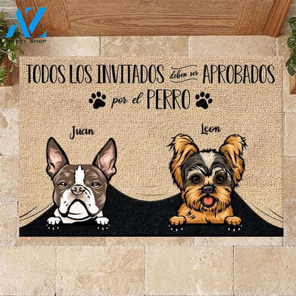 Todos los invitados deben ser aprobados por el perro Spanish - Funny Personalized Dog Doormat | WELCOME MAT | HOUSE WARMING GIFT