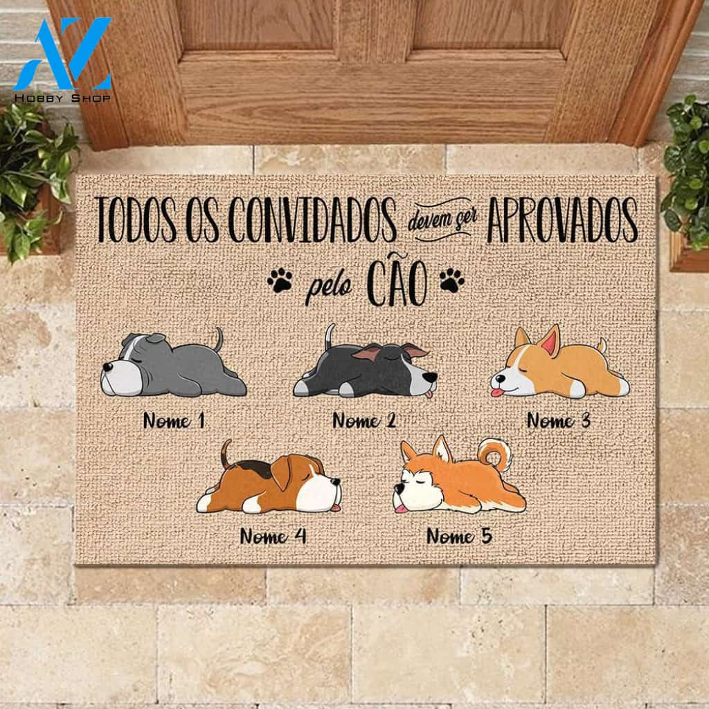 Todos Os Convidados Devem Ser Aprovados Pelo Cão Portuguese - Funny Personalized Dog Doormat 