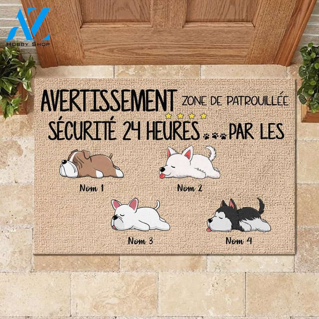 Tous les visiteurs doivent être approuvés par notre chien French - Funny Personalized Dog Doormat 