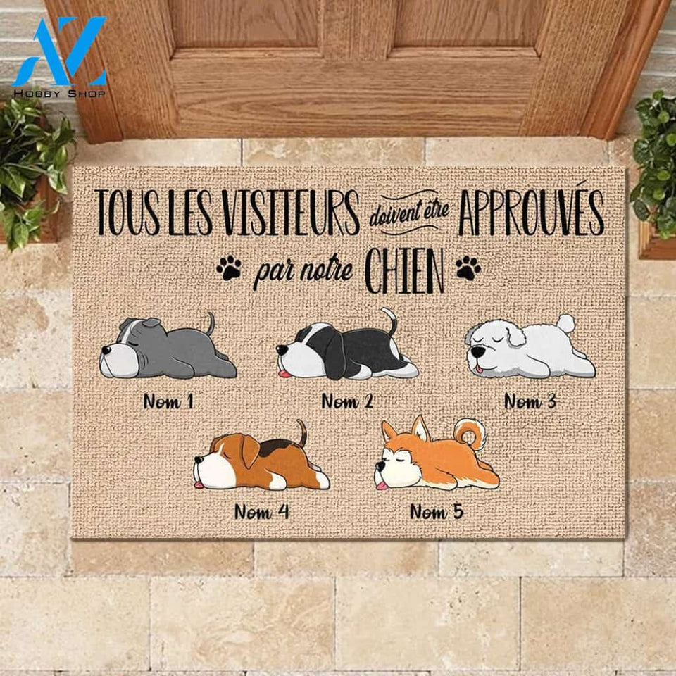 Tous les visiteurs doivent être approuvés par notre chien French - Funny Personalized Dog Doormat | WELCOME MAT | HOUSE WARMING GIFT