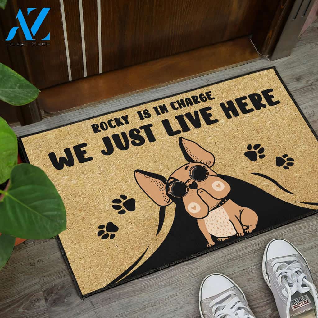 My frenchie is in charge - Doormat